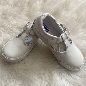 Daphne t strap keds